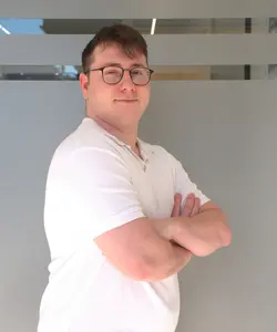 Pablo Edson Vicente, técnico especializado en la comprobación y valoración de automóviles en Gijón